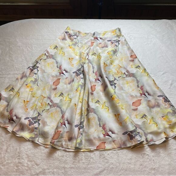 Mignon Duo Floral Pollinated MIDI Skirt Size Medium - Picture 2 of 12
